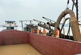 Hà Nội: Lực lượng CSGT phát hiện, xử lý tàu hút cát không gắn biển số