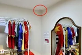 Cận cảnh căn phòng cô gái bị quay lén thay đồ, tung lên web khiêu dâm