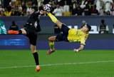 Một cú móc bóng, cả thế giới cúi đầu trước Ronaldo