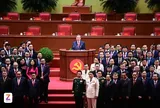 Bế mạc Đại hội XIV, công bố 19 Ủy viên Bộ Chính trị khóa mới