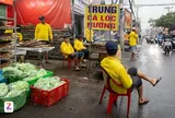Cảnh vắng vẻ lạ thường tại phố cá lóc nướng TP.HCM ngày vía Thần Tài