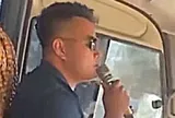 Tài xế vừa hát karaoke vừa lái xe khách ở Nghệ An bị phạt 5,9 triệu đồng