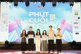 Phút Cuối 2026: Đêm nhạc đưa sinh viên trường Báo tới những tầng ký ức cuối