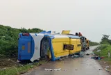 Ôtô khách lao khỏi cao tốc Pháp Vân - Cầu Giẽ, 4 người tử vong