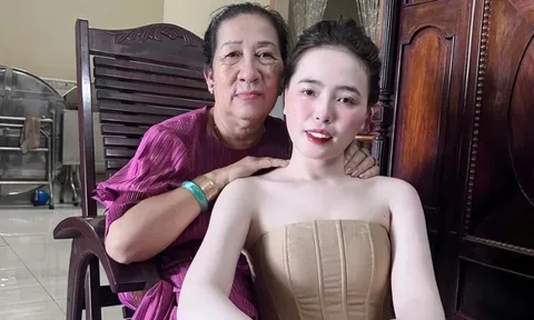 Gả chồng cho con dâu cũ, người mẹ ở TP.HCM khóc nức nở tại đám cưới