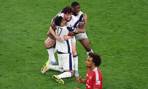 Tottenham sau 17 năm mới có danh hiệu