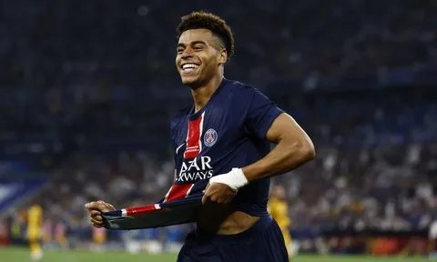 Cầu thủ 19 tuổi đi vào lịch sử Champions League