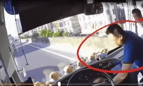 Cơ quan Công an vào cuộc vụ 'Tài xế xe con rút chìa xe khách'