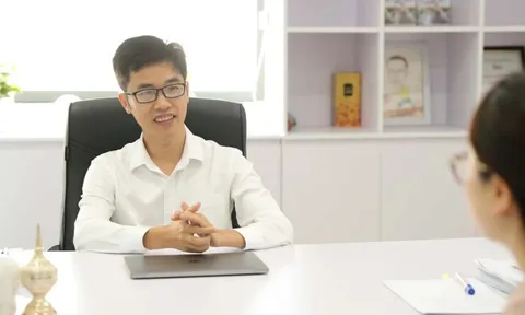 Vẻ ngoài  lịch lãm của Nguyễn Hữu Tuất - CEO NextPay vừa bị bắt cùng Shark Bình