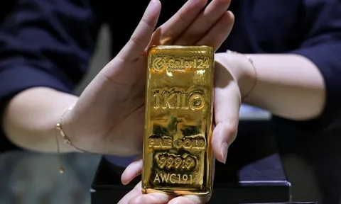 Giá vàng thế giới vượt xa 4.300 USD/ounce