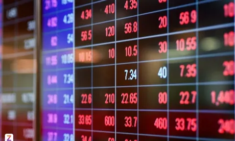 VN-Index rơi gần 95 điểm, chứng khoán chìm trong 'bão lửa'