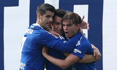 Fabregas ngả mũ trước Morata