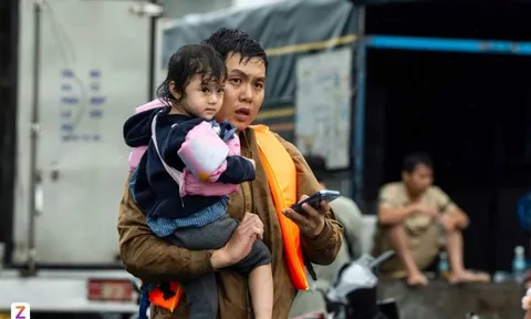 Chạy đua 'cứu' sóng điện thoại vùng lũ Đắk Lắk, Khánh Hòa, Gia Lai