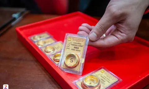 Giá vàng lao dốc, người đầu cơ lỗ thê thảm