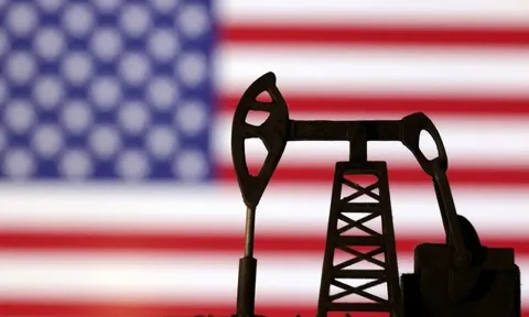 Giá dầu thô tiếp tục giảm sâu