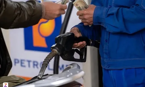 Giá xăng tiếp tục giảm