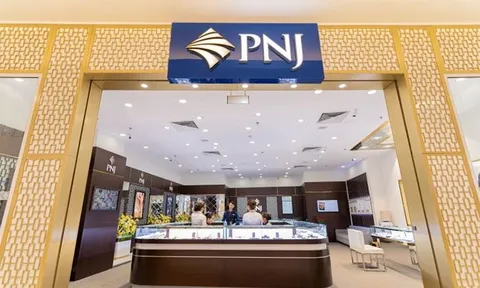 PNJ rút ngắn thời gian trả tiền khách bán vàng, kim cương