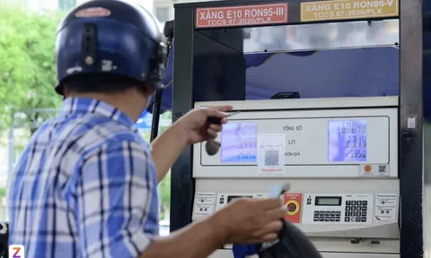 Giá xăng vượt 25.000 đồng/lít, dầu diesel lên sát 30.000 đồng/lít