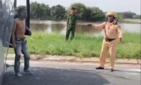Nghẹt thở khống chế lái xe tải 'ngáo đá', lạng lách, cầm dao cố thủ