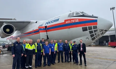 Máy bay Nga chở 30 tấn hàng viện trợ khẩn cấp cho Việt Nam
