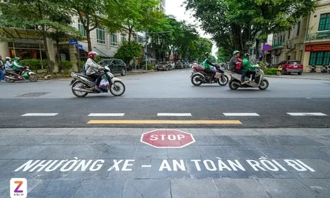 Cục CSGT lần đầu sơn chữ trên đường để nhắc tài xế giảm tốc