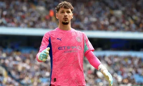 Sai lầm của Guardiola khi để James Trafford bắt chính