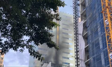 Cháy tòa nhà ở phường Sài Gòn