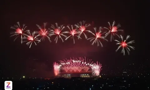 Màn pháo hoa mãn nhãn chào mừng thành công Đại hội XIV của Đảng