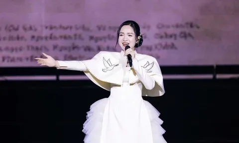 Duyên Quỳnh lộ hát nhép ở Làn sóng xanh