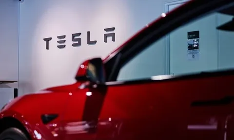 Tesla phải bồi thường hàng trăm triệu USD
