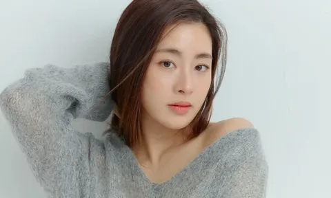 Kang Sora nhận lời cầu hôn chỉ sau 15 ngày hẹn hò