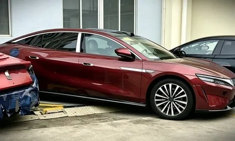 BYD lộ diện sedan đầu bảng, sạc đầy pin trong 9 phút