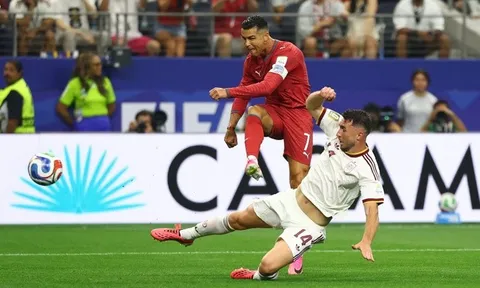 Thua Tây Ban Nha, Ronaldo cùng tuyển Bồ Đào Nha lên khán đài xem World Cup