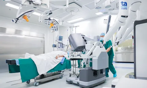 Bệnh viện đầu tiên mổ ung thư bằng 2 ‘siêu robot trăm tỷ’ tại Việt Nam