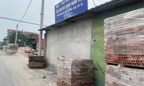 Hai bãi tập kết VLXD ở xã Ứng Hòa có dấu hiệu gây ô nhiễm bị 'sờ gáy'