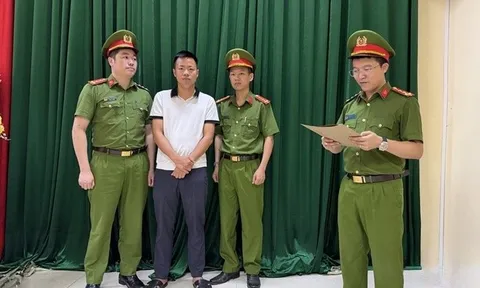 Phê chuẩn khởi tố chủ cửa hàng bán hơn 1.100 đôi giày giả nhãn hiệu