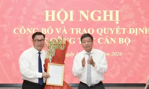 Tân Giám đốc Sở Nội vụ Hà Nội Nguyễn Quang Hiếu nhận nhiệm vụ