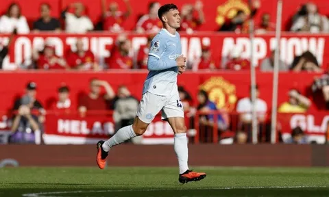 Chấp người Man City vẫn đánh bại đội bóng cùng thành phố