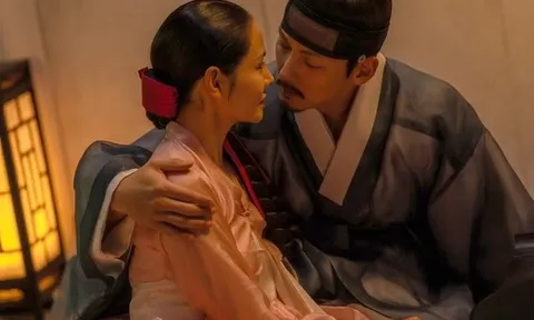 Nhãn dán 19+ cho phim mới của Son Ye Jin