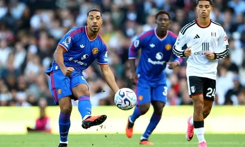 Tuyến giữa 155 triệu bảng của MU mất hút trước Fulham