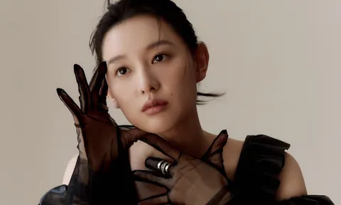 'Nữ hoàng nước mắt' Kim Ji Won thành tâm điểm