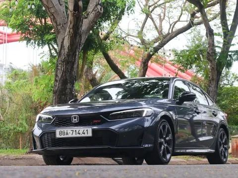 Chi tiết Honda Civic e:HEV RS - sedan hybrid 200 mã lực