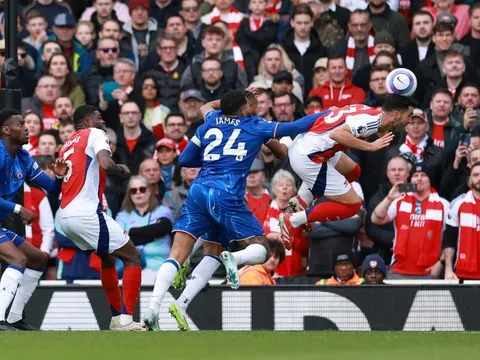 Chelsea lại thua Arsenal