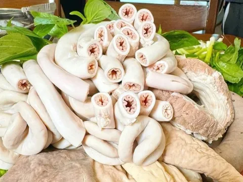 Quán lòng nổi tiếng bất ngờ vắng khách, báo 'hết lòng xe điếu'