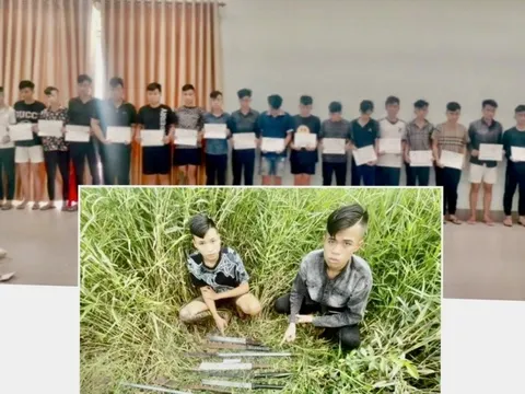 Xách cả bao hung khí đi giải quyết mâu thuẫn, 22 đối tượng bị khởi tố