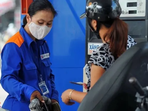 Giá xăng dầu lại tăng