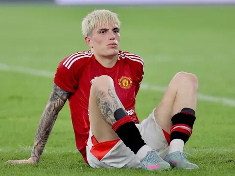Đội Đông Nam Á đè bẹp MU