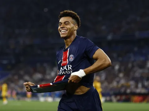 Cầu thủ 19 tuổi đi vào lịch sử Champions League