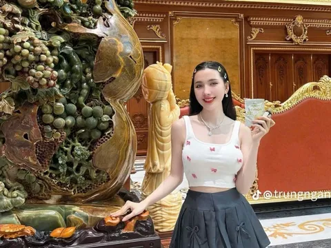 Ngân Collagen khoe cuộc sống như Hoàng gia