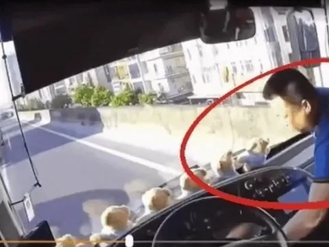 Cơ quan Công an vào cuộc vụ 'Tài xế xe con rút chìa xe khách'